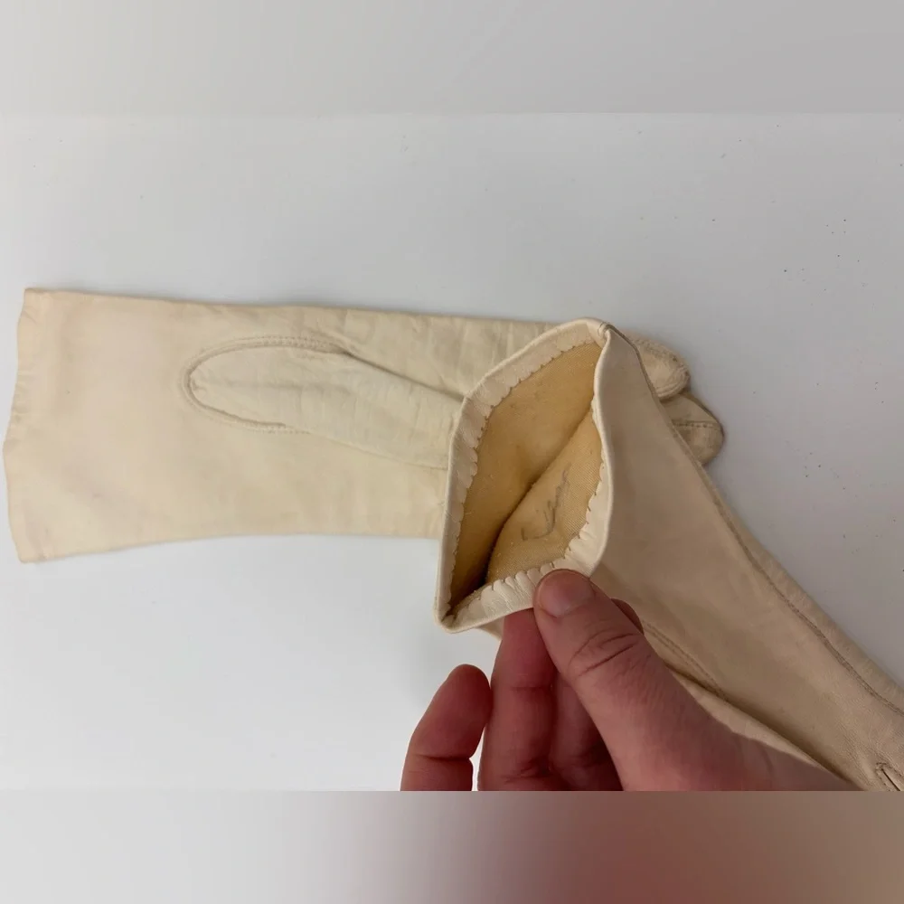 Vintage Cream Leather Gloves – Mid-Length 1950s Style – Unbranded – Approx. 10”